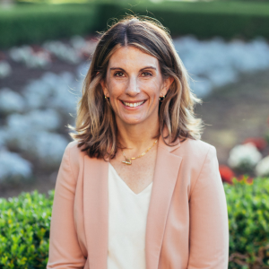 Dr. Lindy Greer headshot